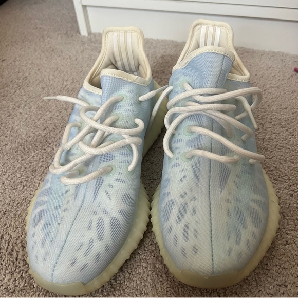 Adidas Yeezy Boost 350 V2 Mono Ice - Picture 5 of 7